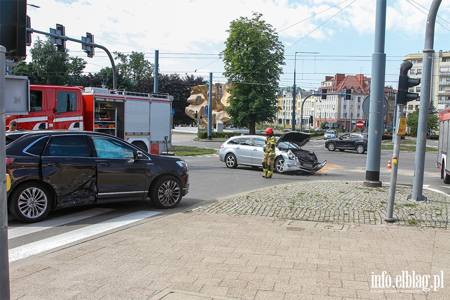 Elblg: Zderzenie przy szkole muzycznej, fot. 9