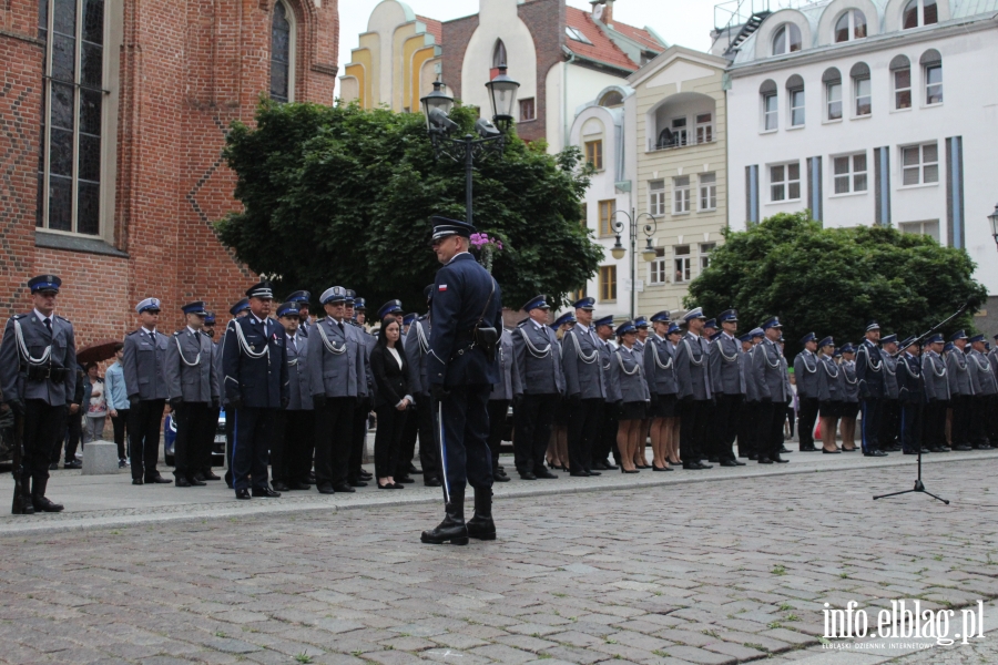 Wyrniono 88 funkcjonariuszy i pracownikw KMP w Elblgu, fot. 32