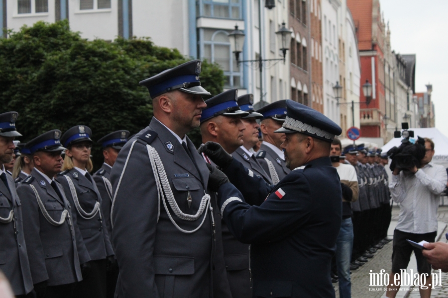 Wyrniono 88 funkcjonariuszy i pracownikw KMP w Elblgu, fot. 60