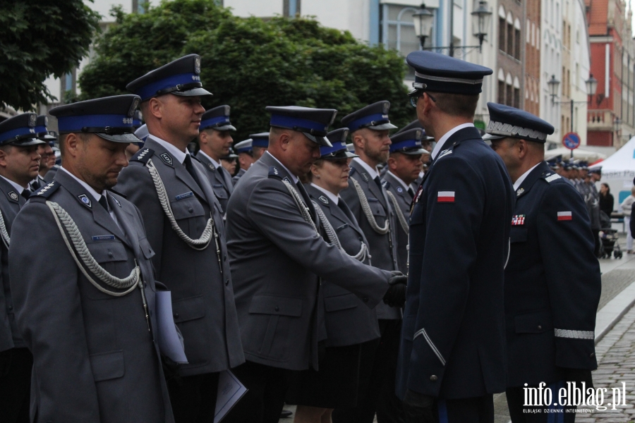 Wyróżniono 88 funkcjonariuszy i pracowników KMP w Elblągu, fot. 67