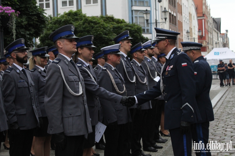 Wyrniono 88 funkcjonariuszy i pracownikw KMP w Elblgu, fot. 72