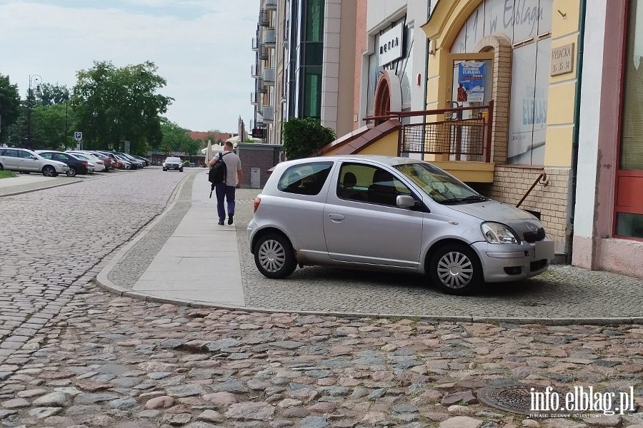 Mistrzowie parkowania w Elblągu (część 278), fot. 6