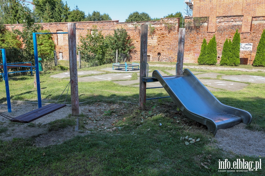 Ze Starwki zniknie jedyny plac zabaw? "Zy stan placu niepokoi mieszkacw", fot. 15