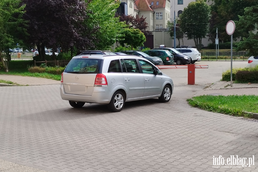 Mistrzowie parkowania w Elblgu (cz 281), fot. 3