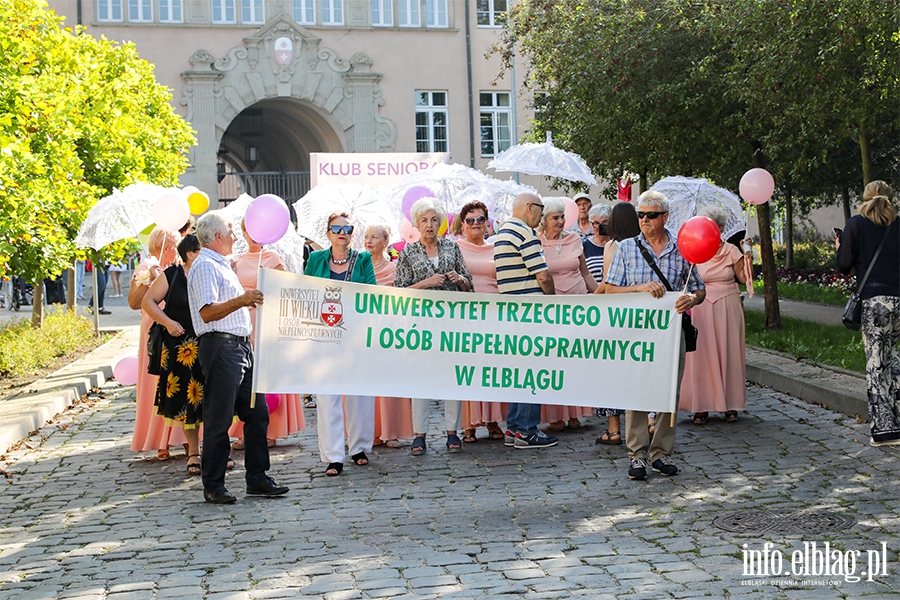 Seniorzy przejli Elblg. Przemarsz na pocztek tygodnia penego atrakcji , fot. 3