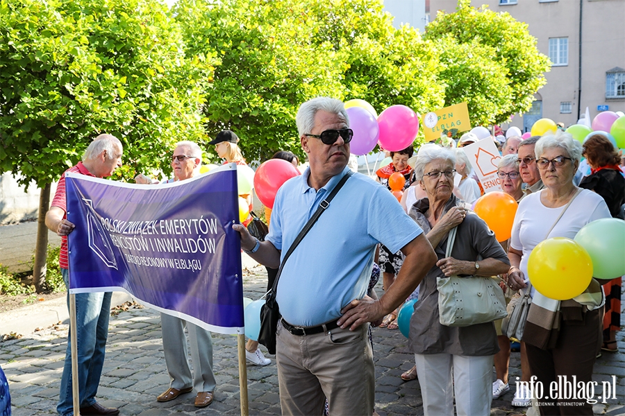 Seniorzy przejęli Elbląg. Przemarsz na początek tygodnia pełnego atrakcji , fot. 12