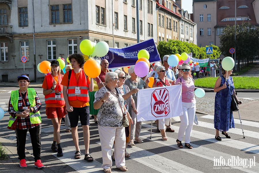 Seniorzy przejęli Elbląg. Przemarsz na początek tygodnia pełnego atrakcji , fot. 29
