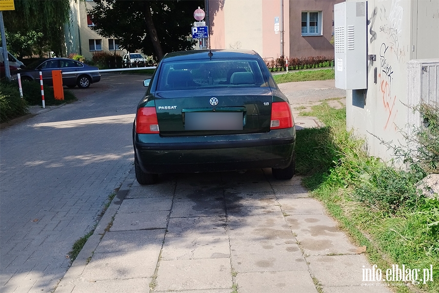 Mistrzowie parkowania w Elblągu (część 285), fot. 2