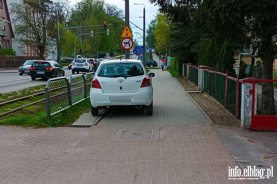 Mistrzowie parkowania w Elblągu (część 286), fot. 2