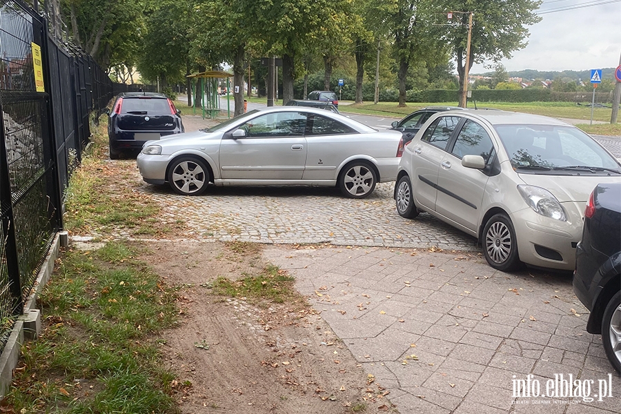 Mistrzowie parkowania w Elblągu (część 296), fot. 2