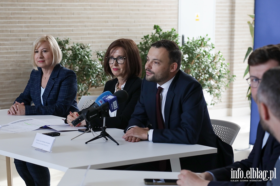 Wrczenie czeku Akademii Medycznych i Spoecznych Nauk Stosowanych, fot. 6