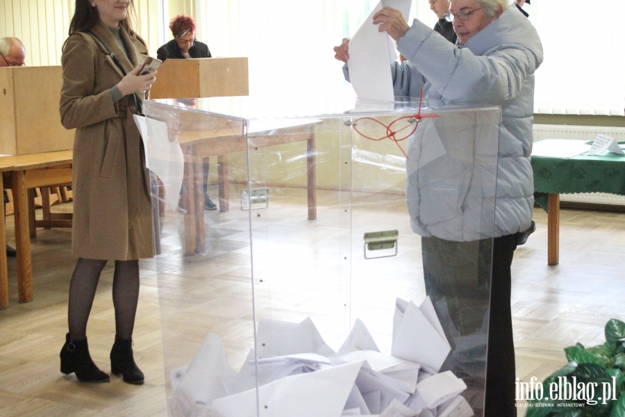 komisji obwodowych działających w Szkole Podstawowej nr 9, SP nr 18 i SM "Zakrzewo"., fot. 14