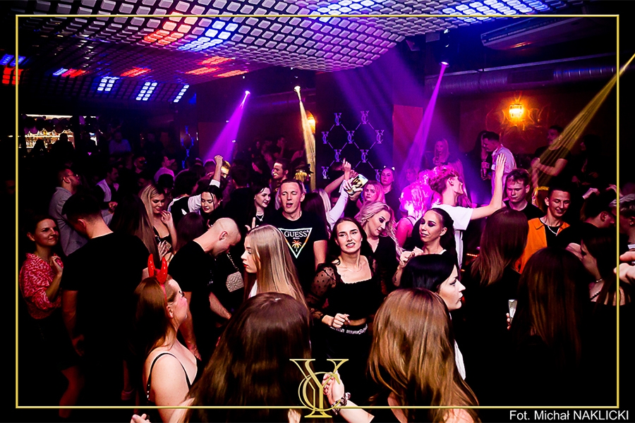 Zobacz, jak podczas Halloween bawili się elblążanie w Y Club, fot. 2