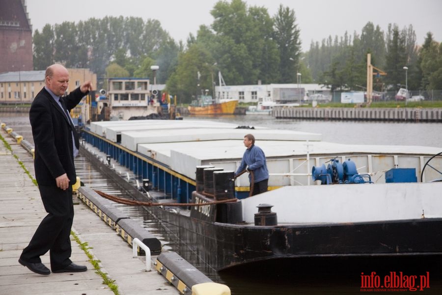 Pierwsza od lat barka z wglem wpyna do elblskiego portu, fot. 13