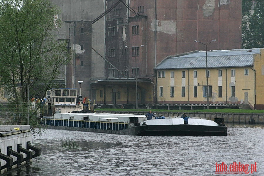 Pierwsza od lat barka z wglem wpyna do elblskiego portu, fot. 19