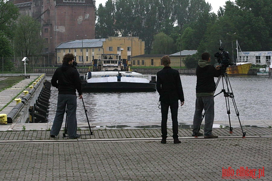 Pierwsza od lat barka z wglem wpyna do elblskiego portu, fot. 21