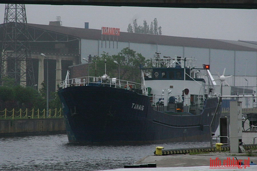 Pierwsza od lat barka z wglem wpyna do elblskiego portu, fot. 34