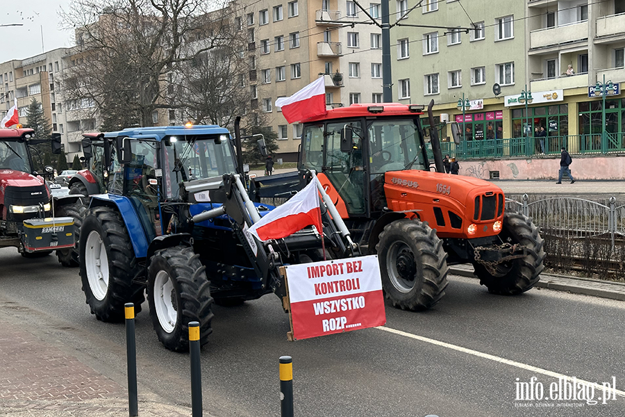 "Chopski bunt"sparaliowa miasto. Rolnicy protestuj na ulicachElblga, fot. 25