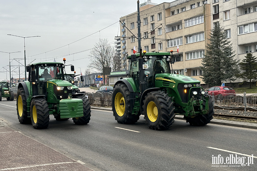 "Chopski bunt"sparaliowa miasto. Rolnicy protestuj na ulicachElblga, fot. 28