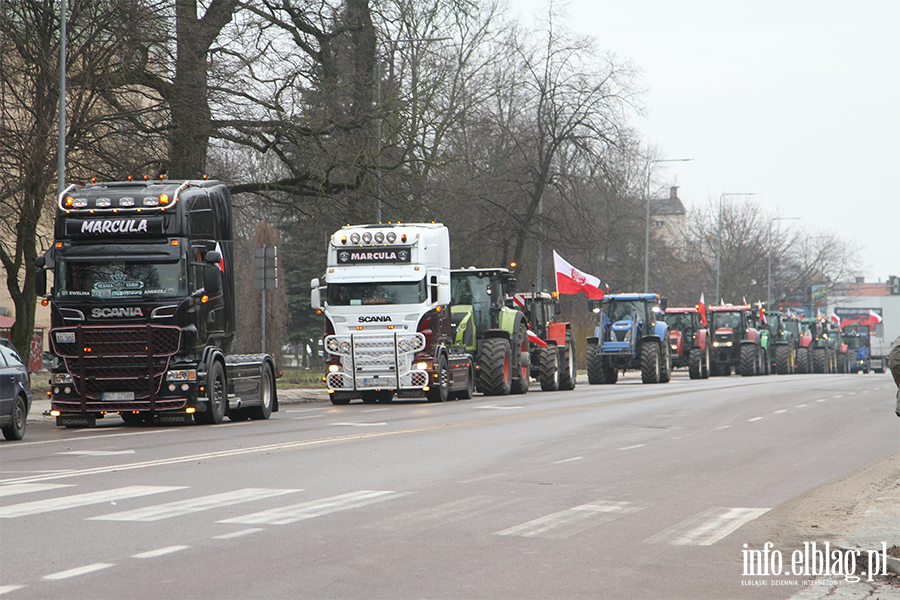 "Chłopski bunt" sparaliżował miasto. Rolnicy protestują na ulicach Elbląga, fot. 75