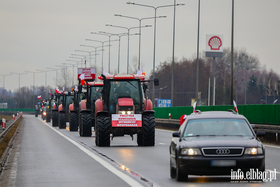 Elblg: Rolnicy protestuj na obwodnicy. Kilkaset maszyn zablokowao drog S7, fot. 18