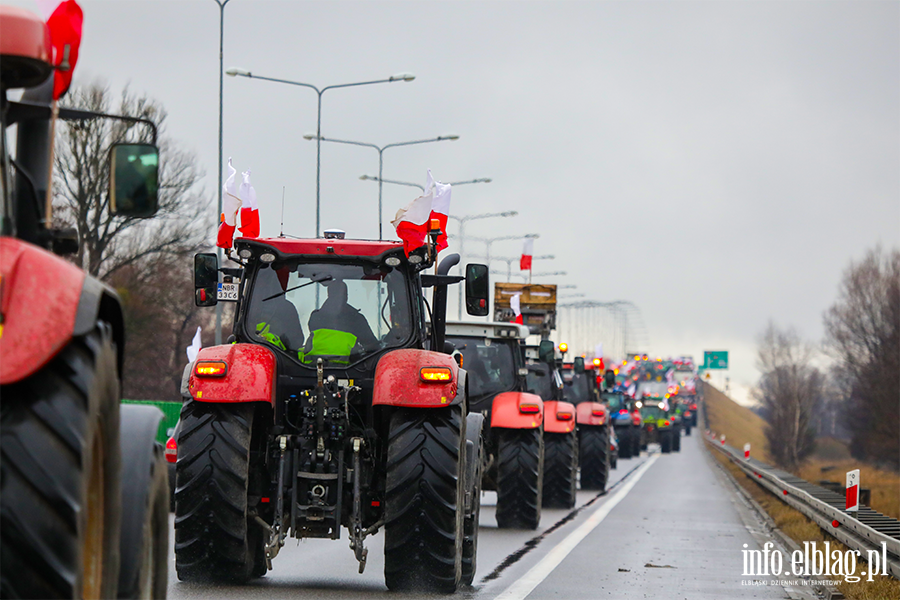 Elblg: Rolnicy protestuj na obwodnicy. Kilkaset maszyn zablokowao drog S7, fot. 20
