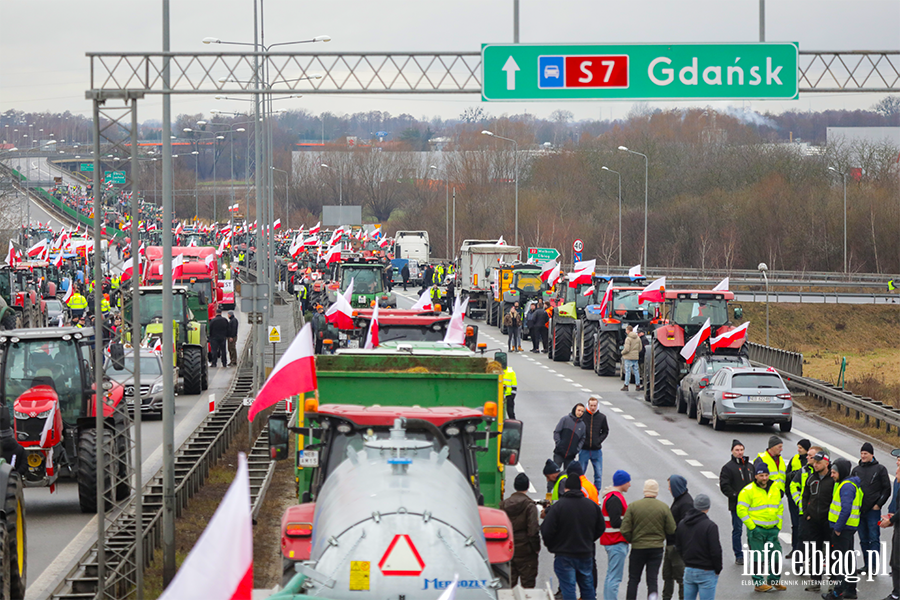 Elbląg: Rolnicy protestują na obwodnicy. Kilkaset maszyn zablokowało drogę S7, fot. 29