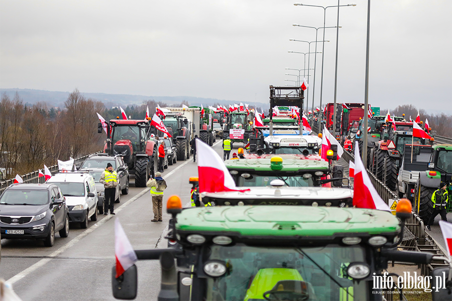 Elblg: Rolnicy protestuj na obwodnicy. Kilkaset maszyn zablokowao drog S7, fot. 31