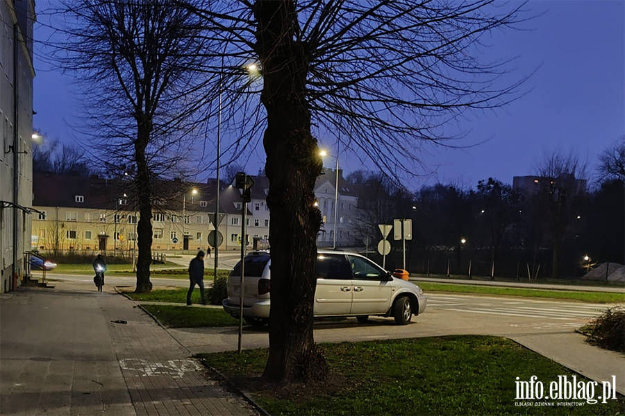 Mistrzowie Parkowania w Elblągu (część 317), fot. 12