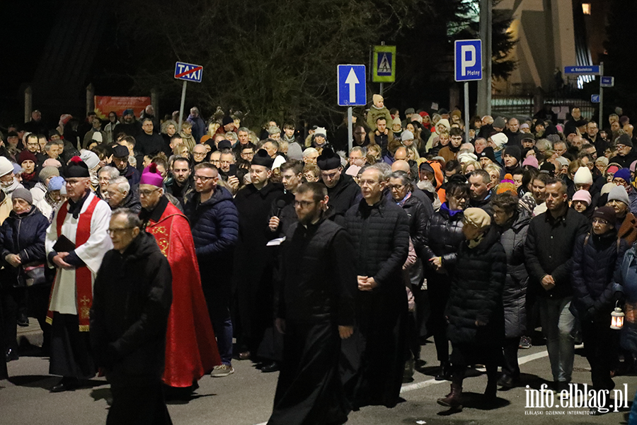 Droga Krzyowa w Elblgu. Wierni przeszli ulicami miasta , fot. 6