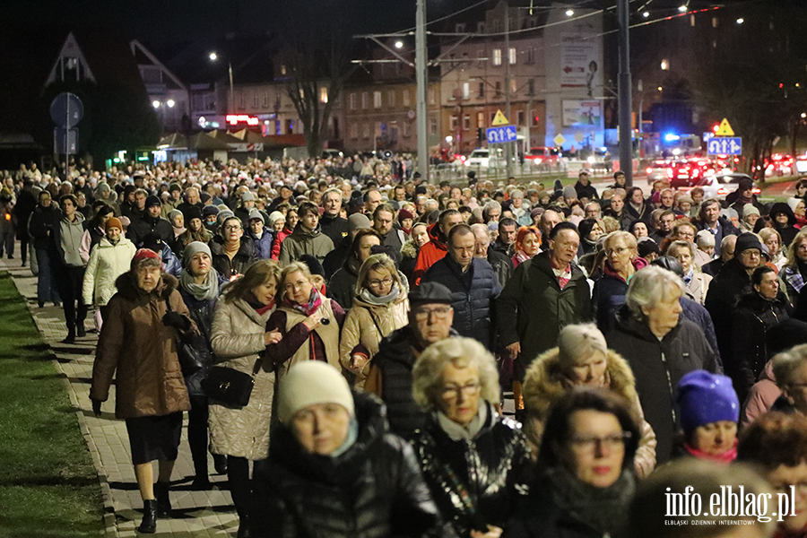 Droga Krzyowa w Elblgu. Wierni przeszli ulicami miasta , fot. 22