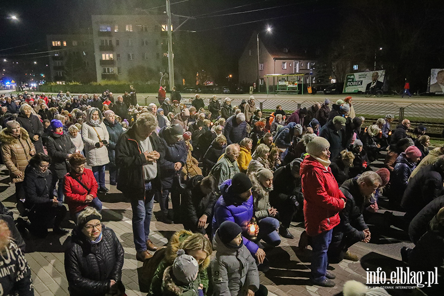 Droga Krzyowa w Elblgu. Wierni przeszli ulicami miasta , fot. 25