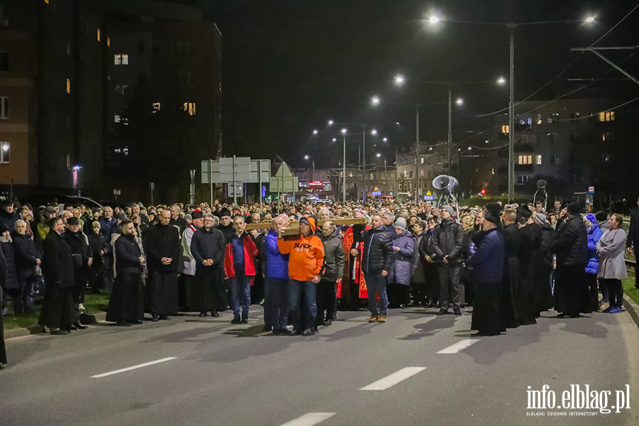 Droga Krzyowa w Elblgu. Wierni przeszli ulicami miasta , fot. 29