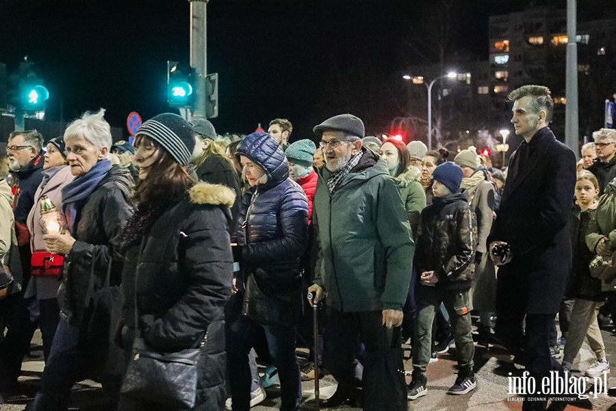 Droga Krzyowa w Elblgu. Wierni przeszli ulicami miasta , fot. 34