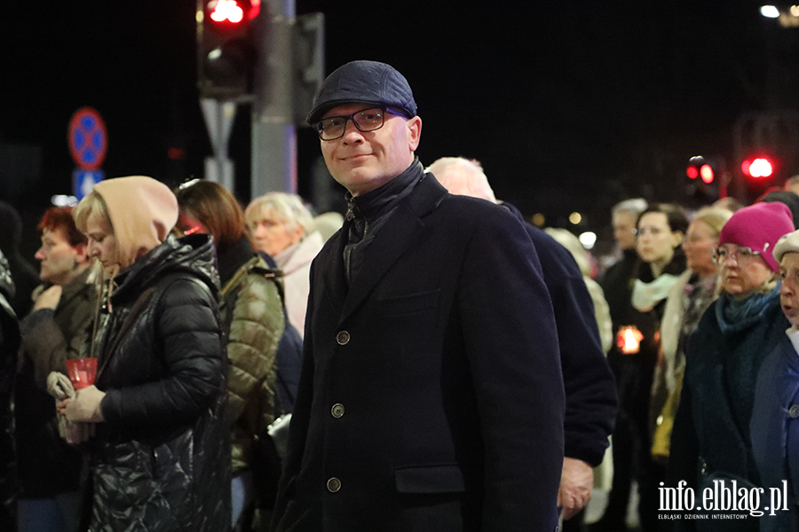 Droga Krzyowa w Elblgu. Wierni przeszli ulicami miasta , fot. 39