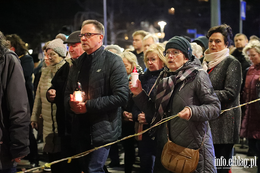 Droga Krzyowa w Elblgu. Wierni przeszli ulicami miasta , fot. 42