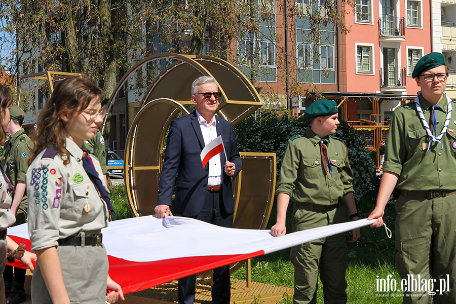 Mieszkacy Elblga przeszli ulicami z 50-metrow flagPolski , fot. 6