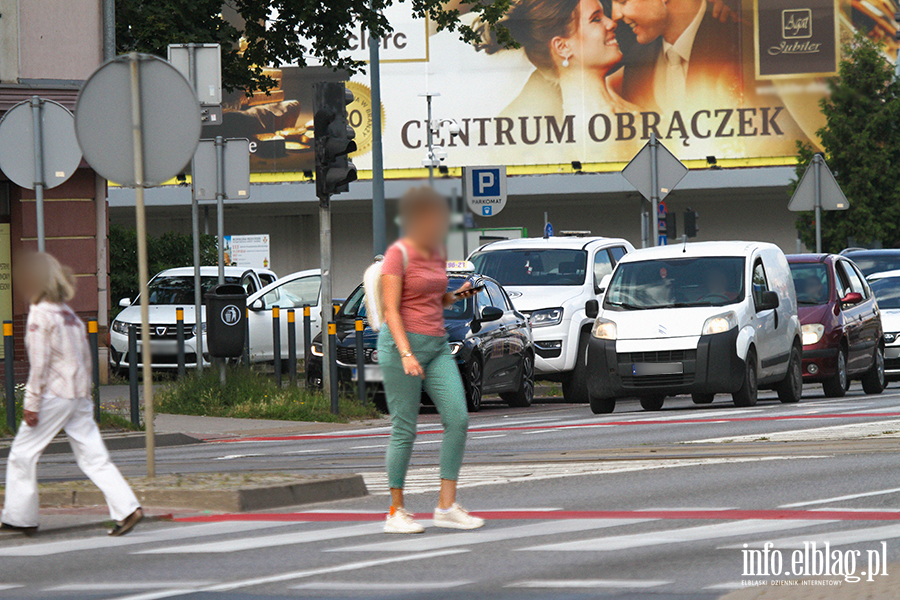 Korzystanie z telefonów na przejściach dla pieszych, fot. 3