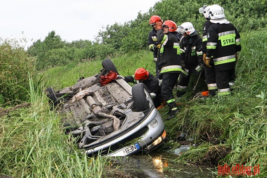 Kolizja na drodze Jegownik - Gronowo Elblskie - opel vectra w rowie, fot. 3