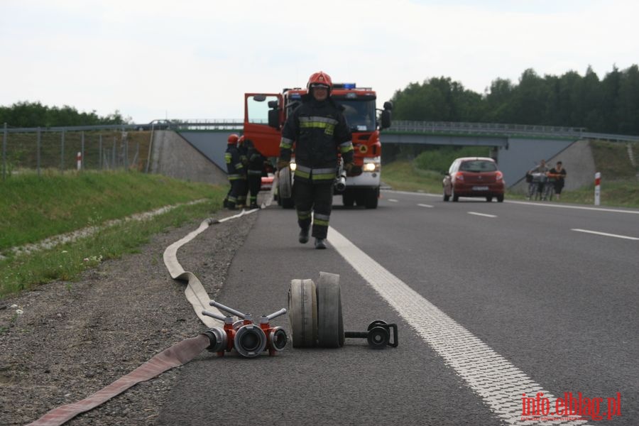 Cysterna w rowie na drodze S22, fot. 5