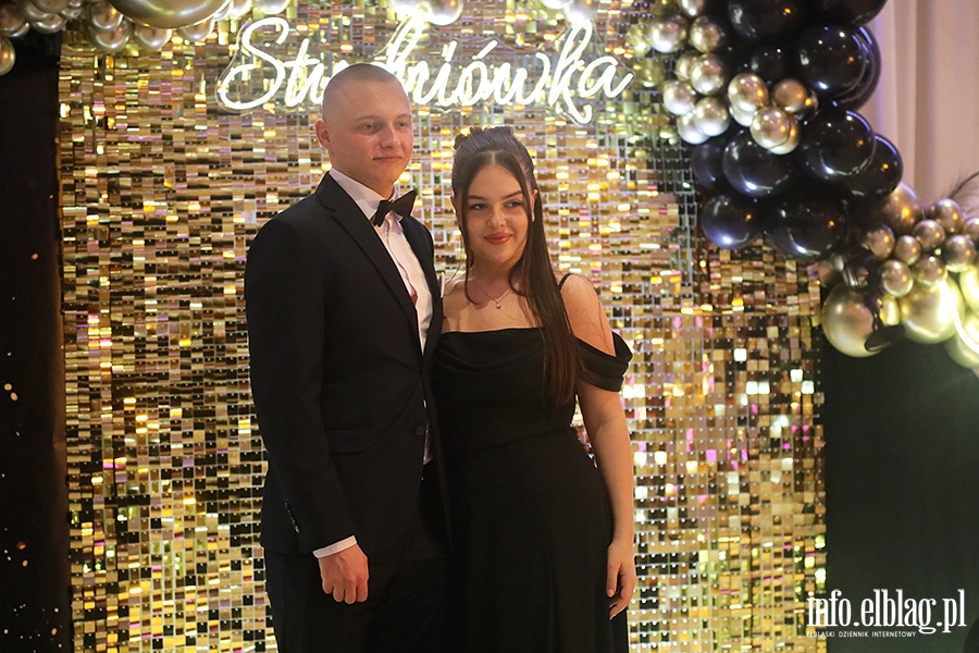 Zobacz, jak podczas Studniówki bawią się maturzyści III LO, fot. 54