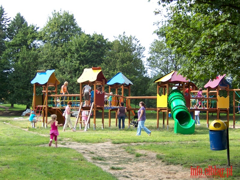 Nowy plac zabaw w Parku Kajki, fot. 1