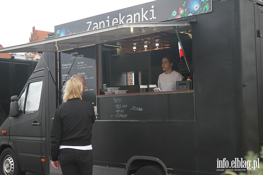 Na Bulwarze Zygmunta Augusta zaparkoway food trucki, fot. 2