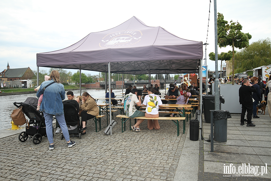 Na Bulwarze Zygmunta Augusta zaparkoway food trucki, fot. 4