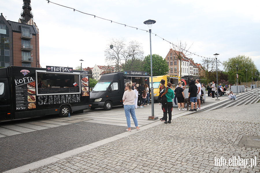 Na Bulwarze Zygmunta Augusta zaparkoway food trucki, fot. 5