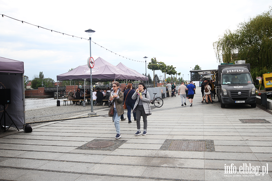 Na Bulwarze Zygmunta Augusta zaparkoway food trucki, fot. 9