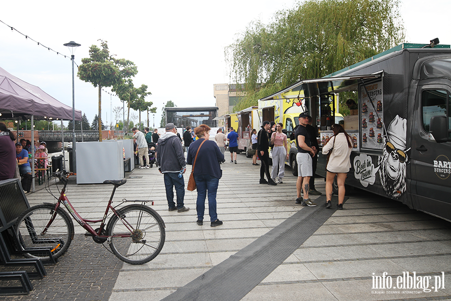 Na Bulwarze Zygmunta Augusta zaparkoway food trucki, fot. 10
