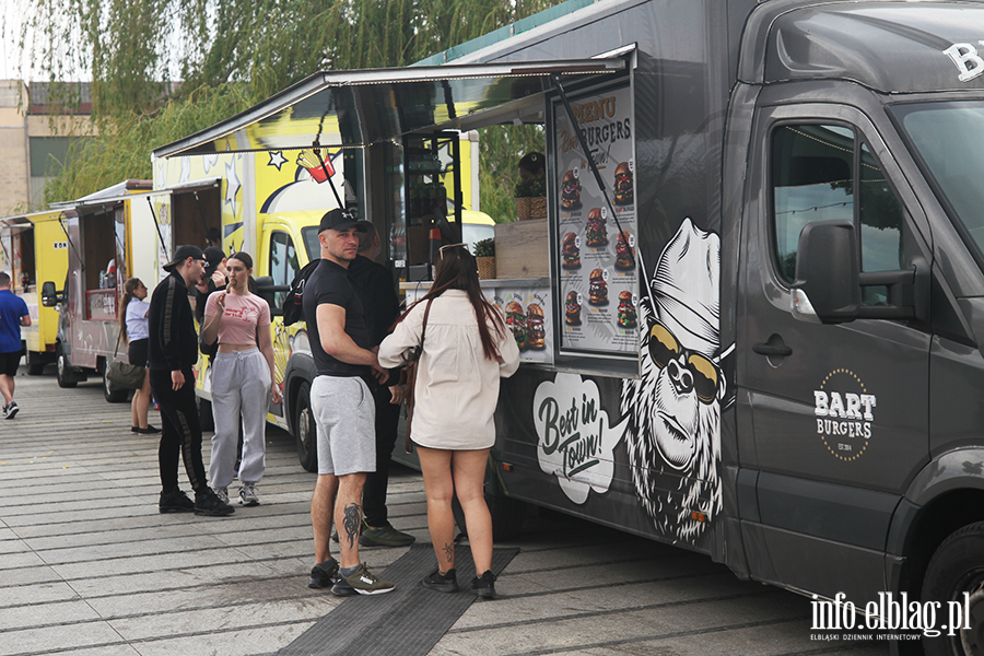 Na Bulwarze Zygmunta Augusta zaparkoway food trucki, fot. 11