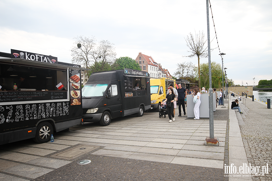 Na Bulwarze Zygmunta Augusta zaparkoway food trucki, fot. 18