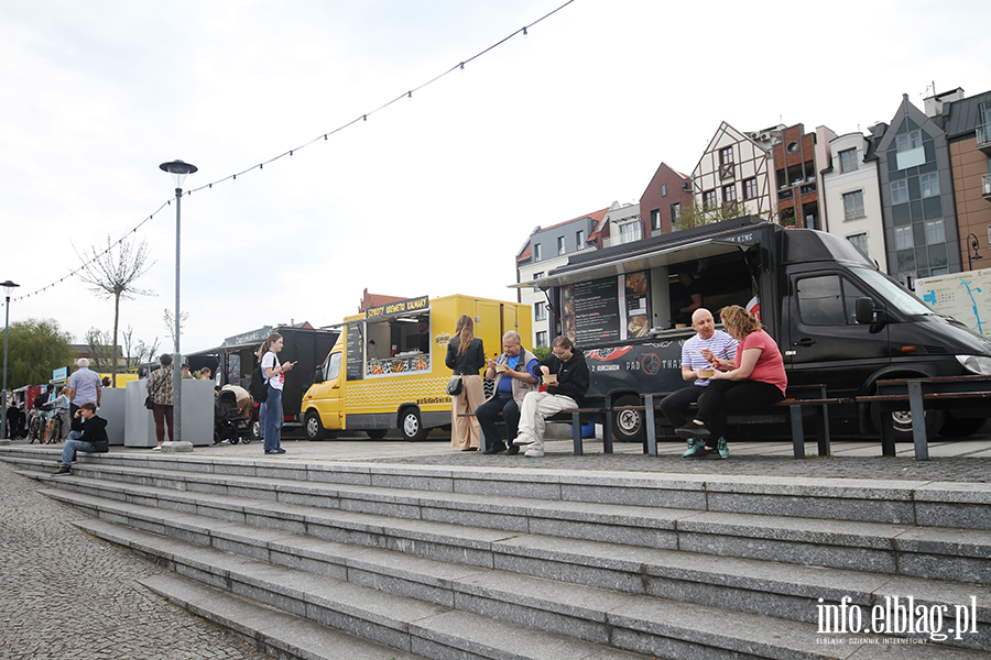 Na Bulwarze Zygmunta Augusta zaparkoway food trucki, fot. 19